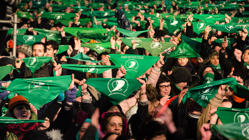 Niña argentina de 12 años que fue violada y cuya madre pidió un aborto da a luz por cesárea